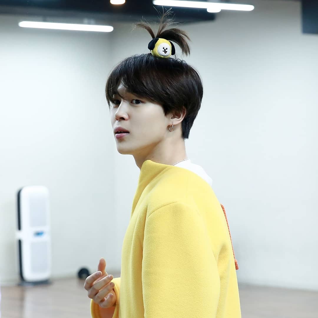 epiphany1101's tweet photo. Happy Birthday Jiminie!😘 I hope you enjoy your birthday today 😁 I wish for your success &amp; happiness in life. No matter what, you're armys forever CUTIE SEXY LOVELY JIMIN💛 BORAHAE OUR GORGEOUS JIMIN💜

#KeepSmilingJIMIN
#LovelyJiminDay
#1013Gift 
#OurOctoberSerendipity @BTS_twt https://t.co/y7zVJgiDgV