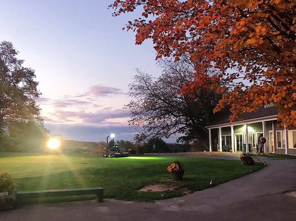 Remember......only you can thank your Course Superintendent. ⛳️🤝
.
#liveunderpar #golf #October #playorperish #autumn #vt #nature #newengland #vermont #getoutside #golfclub #igers #igvermont #fall #golfcoursephotos  #golfporn #sunrise #hafephotocomp