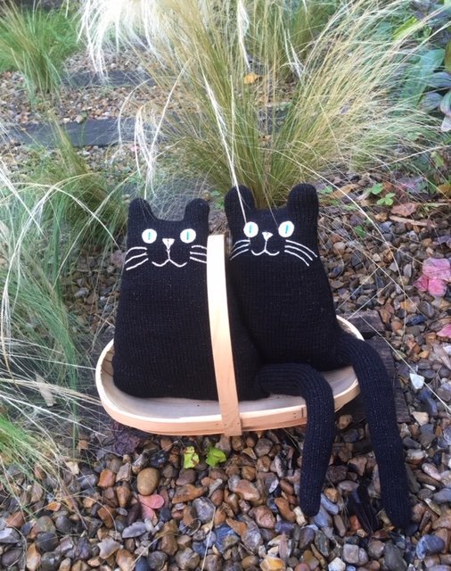 3WoollyOwls's tweet photo. Halloween special black cats #womaninbizhour
#blackcats #gingercats #handmade #halloweendecor #etsyuk #etsysale #autumsale #falldecor
https://t.co/oV7RicpgJ3 https://t.co/LF6329KDLL