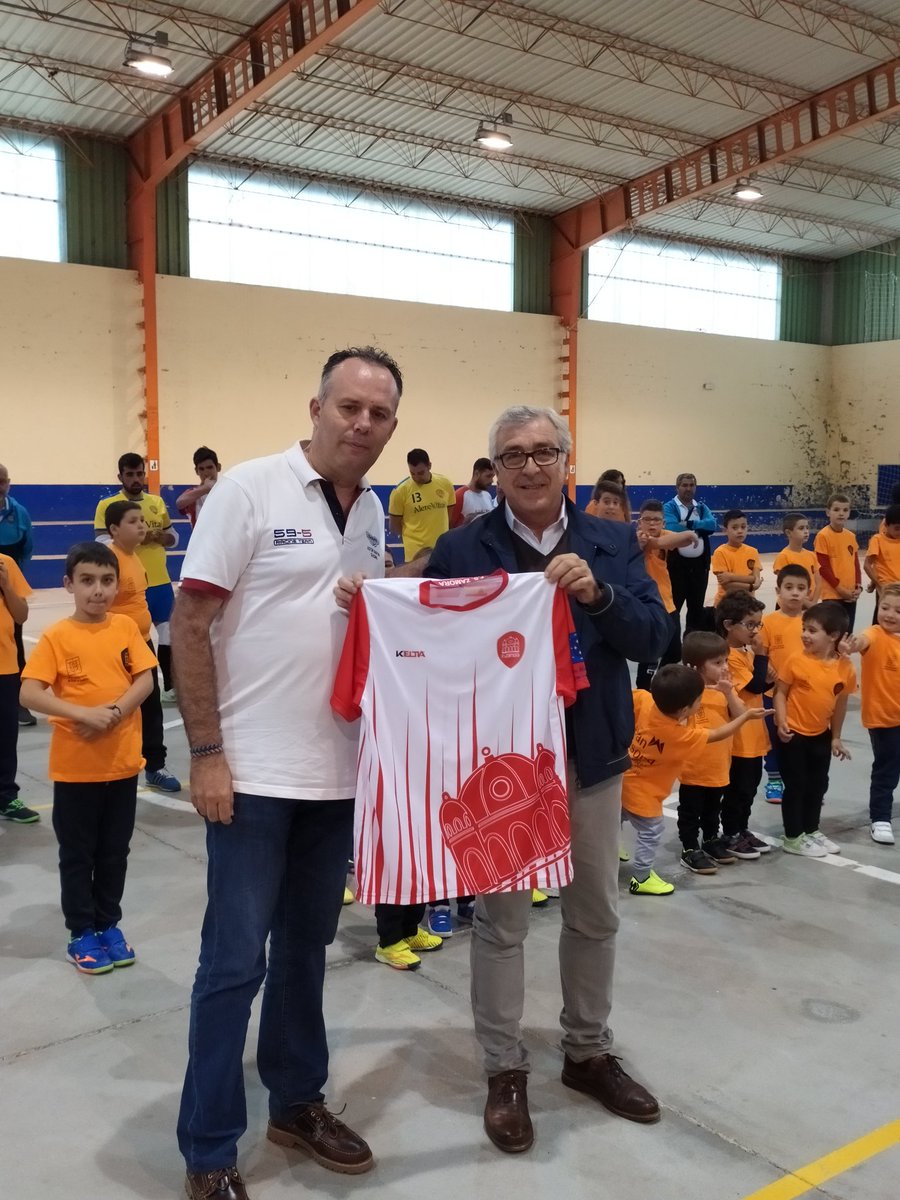 FSZamora's tweet photo. Desde el #FSZamora queremos mostrar nuestro agradecimiento a #PueblaDeSanabria y a su alcalde, José Fernández Blanco. Nos hemos sentido como en casa. ¡Gracias por vuestro apoyo a nuestro club, amigos! https://t.co/Lx8QuaSR49