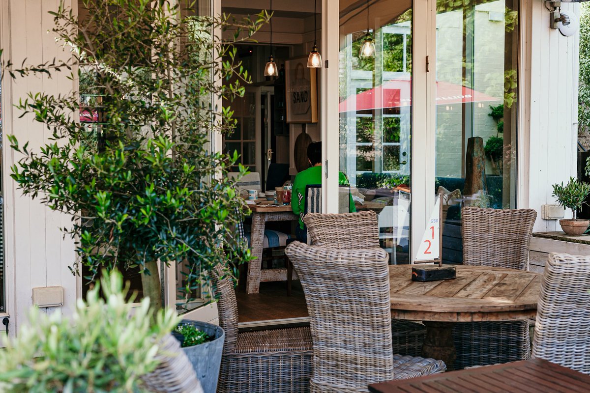 THE GEORGE HOTEL (@georgehoteliow) on Twitter photo AHOY SHIPMATES - TWO COURSES AND <a href="/wightlinkferry/">Wightlink Ferries</a>
OFFER!
Sail over and enjoy two delicious courses, includes day return foot passenger ferry ticket - £30 per person ⚓️
thegeorge.co.uk/offers/midweek… AHOY SHIPMATES - TWO COURSES AND <a href="/wightlinkferry/">Wightlink Ferries</a>
OFFER!
Sail over and enjoy two delicious courses, includes day return foot passenger ferry ticket - £30 per person ⚓️
thegeorge.co.uk/offers/midweek…