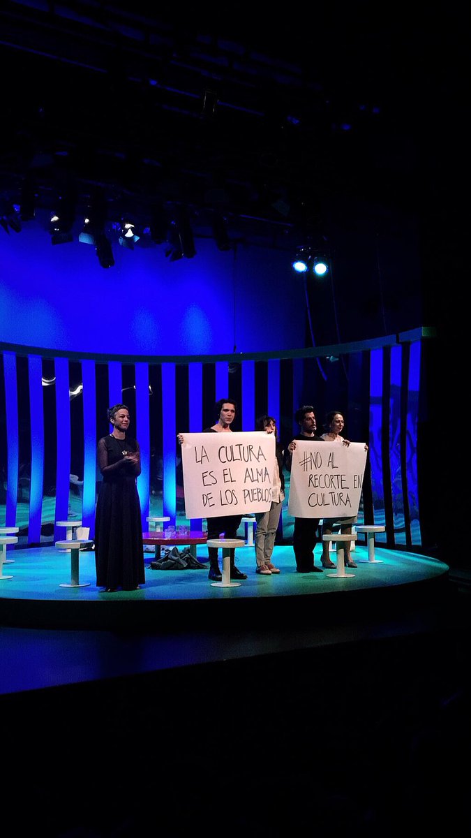 Anoche en la última función de #Réplica. Gran elenco, gran texto, impecable dirección y propuesta. Me aterra el tema, sí. Gracias <a href="/Ibacache/">Javier Ibacache</a>  👌🏻