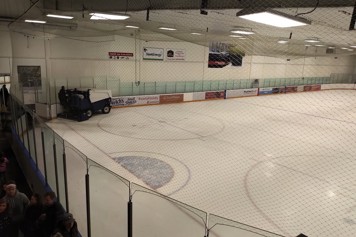 skchallengecup's tweet photo. Here comes the record breaking fastest Zamboni flood in recorded history
#stayontime
Up next the Midget semi final between Saskatoon Comets and Peace County Storm https://t.co/4UNC7sDbBw