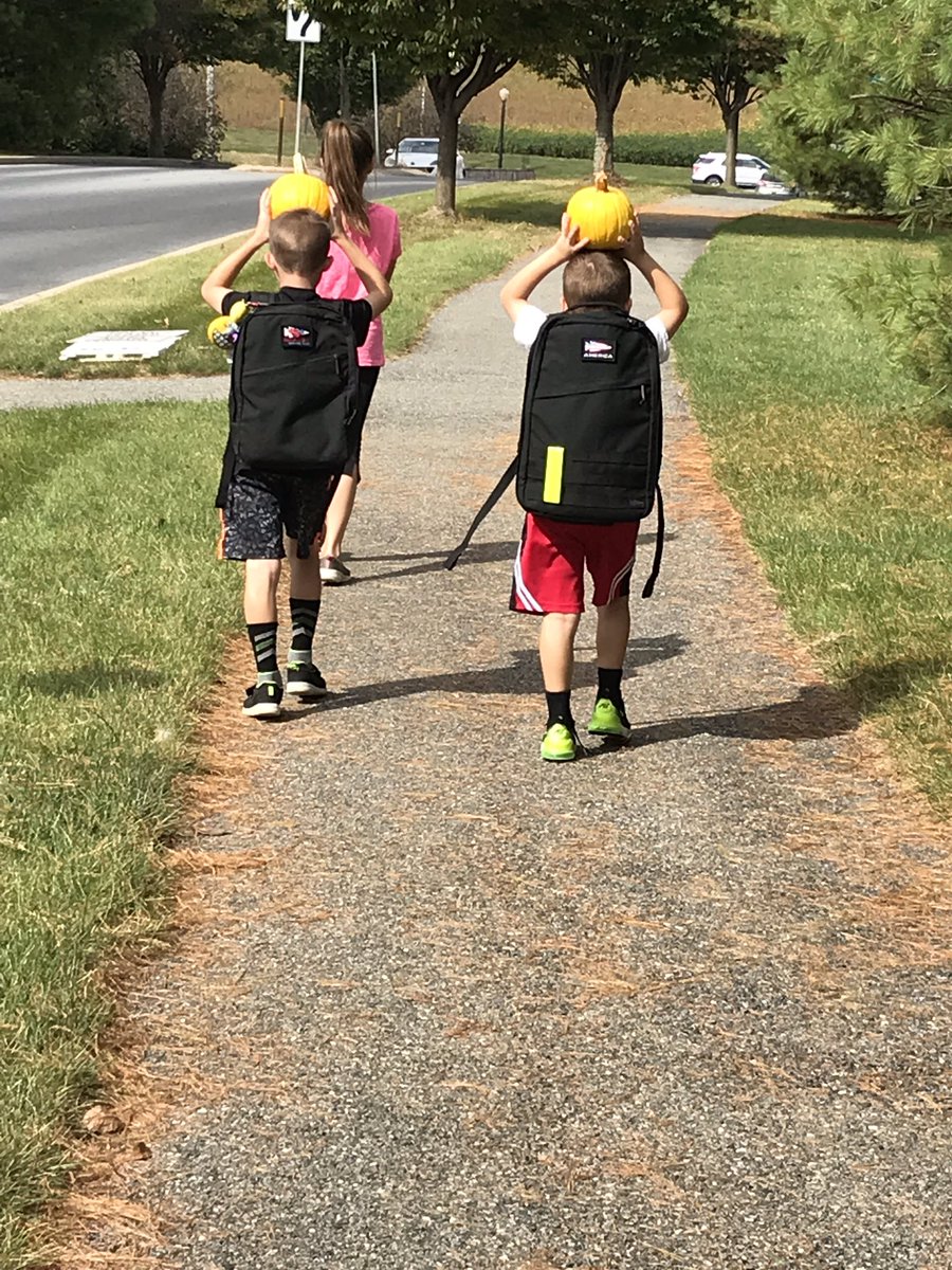 GaryFyke's tweet photo. 6 PAX for @GORUCK #PumpkinRuck #GoodLivin #PArising
My 2.0 Flash carrying 10lbs in his ruck too! #StartEmYoung #FutureGRT
Lots of OH carries thx to the 2.0โs wanting an extra challenge ๐ช๐ https://t.co/JJFA6WiEsV