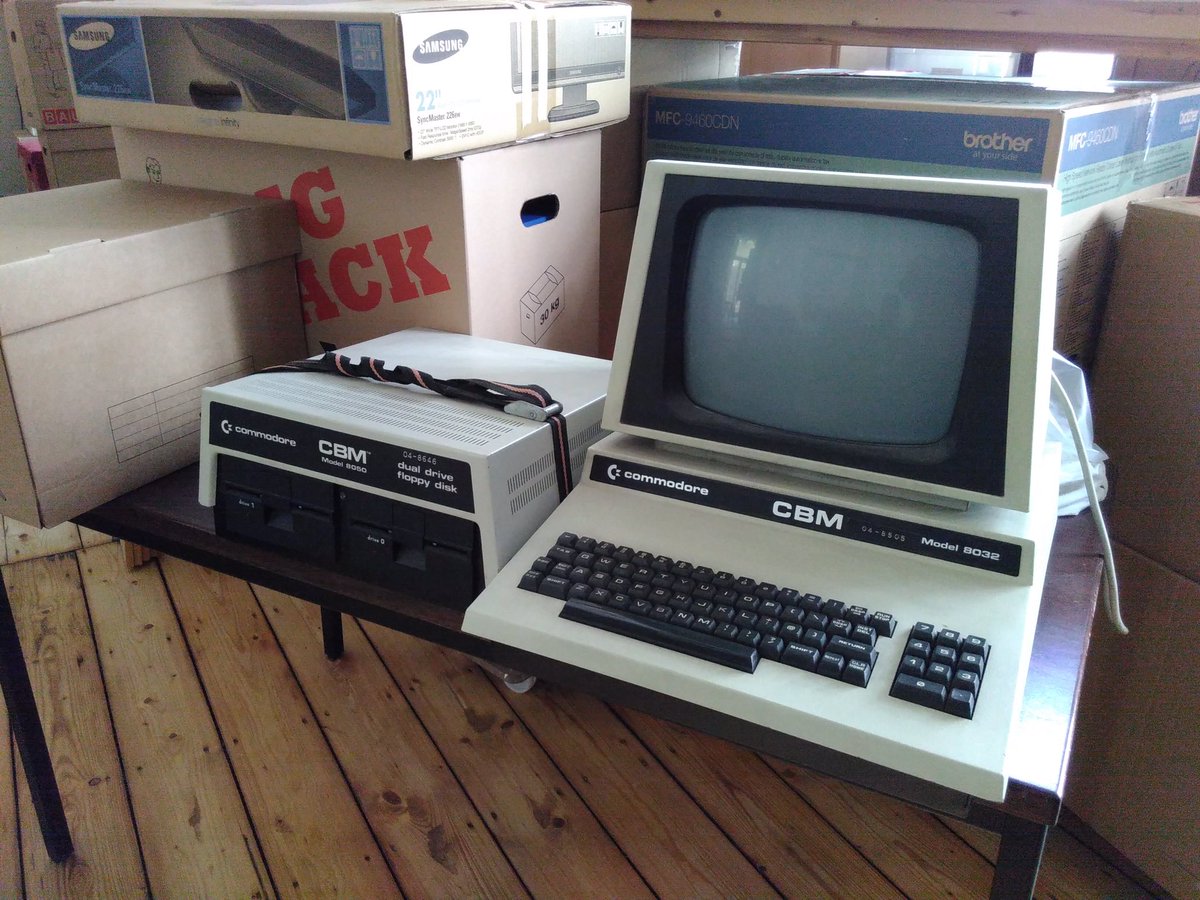 I like to recognise &amp; honor the hard work of Vintage Computing Festival <a href="/vcfberlin/">VCF Berlin</a> Team with a picture of my working ! #Commodore #PET / #CBM 8032 workstation:
(also still have my first computes = ZX81 and Spectrum, working)