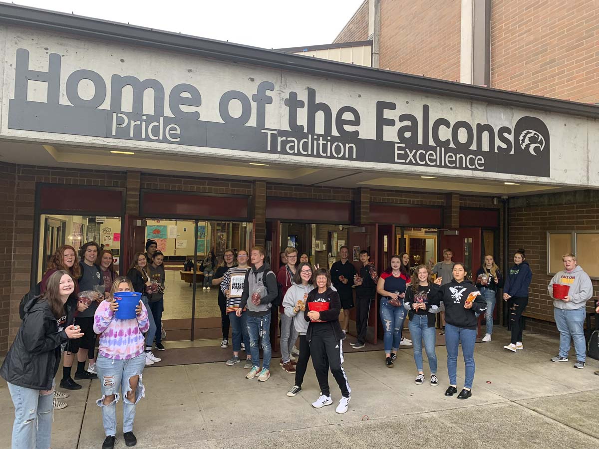 NewsFromCCT's tweet photo. The “Crimson Crew” is a group intended to show love, support, and appreciation for their peers, teachers, and community. https://t.co/454F5HCNDK
#PrairieHighSchool #CrimsonCrew #Bullying #BullyingPrevention #SchoolSpirit #InspireWeek #Youth #LocalNews https://t.co/DDKjmj8ot1