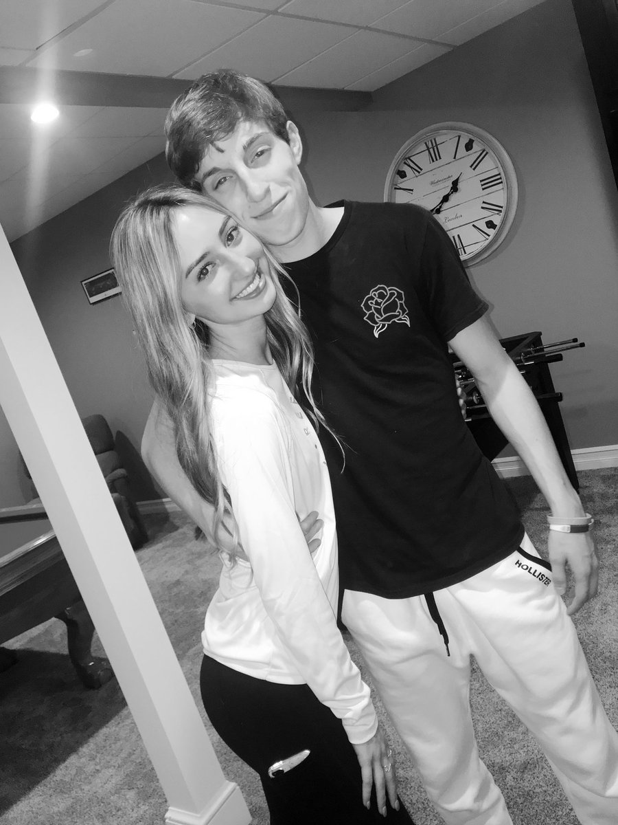 oliviawhitten_'s tweet photo. happy birthday bff have the best day love you❤️❤️ @chriscallahan31 https://t.co/lwjbx8urZR