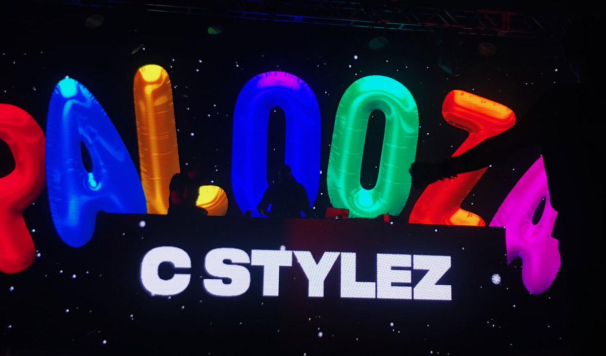DJCStylez_'s tweet photo. @DussePalooza I love you ... it was truly a pleasure 🤞🏾
#TheStylezExperience
#TheStylezWay https://t.co/FmXUTREiah