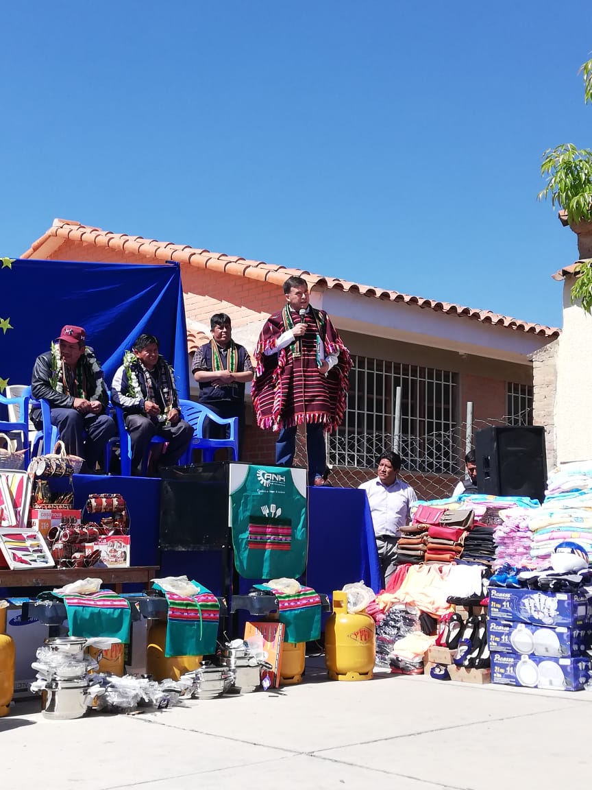 MinPresidencia's tweet photo. @MinPresidencia, #JRQuintana en #Yamparáez: A las madres jóvenes que tengan más de dos hijos, les vamos a dotar de viviendas cuando el alcalde brinde terrenos, una política de Gobierno para proteger a las personas que más lo necesitan https://t.co/pMwDK4ezkG