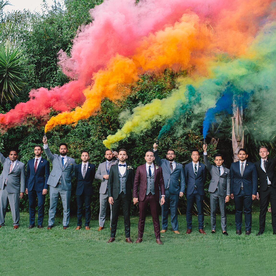 Smoke bombs are all the rage and we've put together the tips and details you need to know so you can nail this look on wedding day! Read on at the link below! buff.ly/33OjEW1