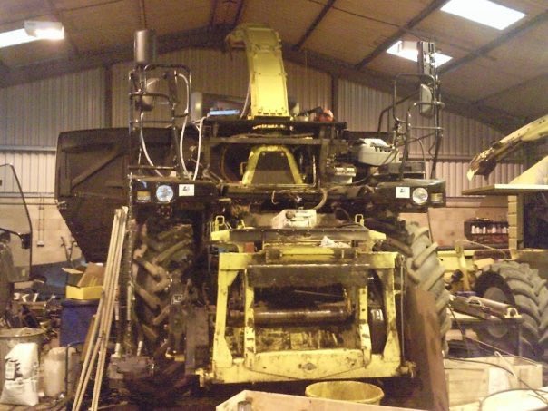 Robostle's tweet photo. Standard Sunday shift back in the days where I was an Agricultural &amp; diese service engineer/ fabricator. #agricultural #backintheolddays #lessstress #bigstuff #ftsubaru #forageharvesters #caboff #chopperbodyout #farming https://t.co/Z2RVXgNlqJ