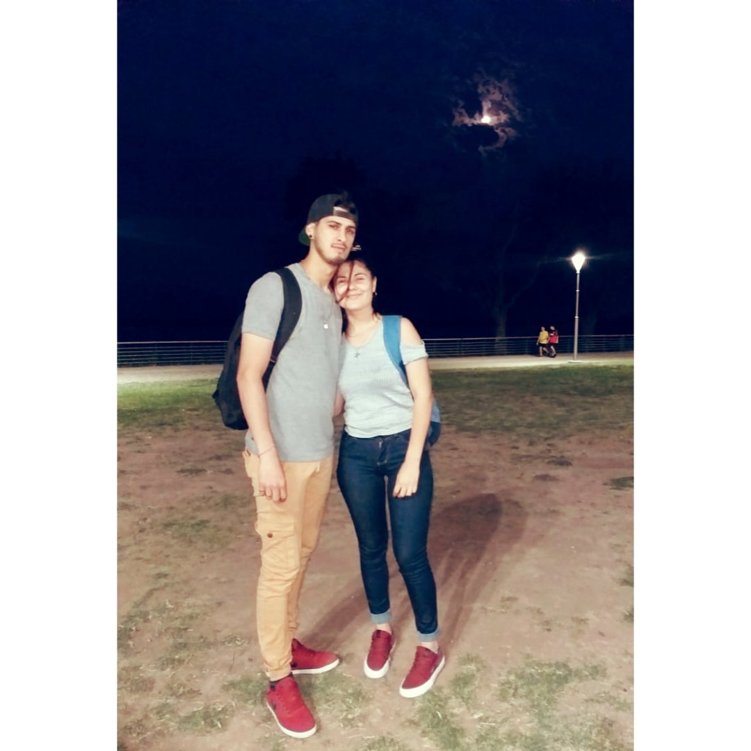 Micalei70558680's tweet photo. Te amo con todo mi❤

Me encanta como salió esa foto, con la luna atras y todo🌖😍👌🏻 https://t.co/Jff0fUACr6