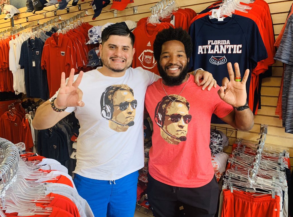 NFL legend Alfred Morris reppin his HCT!! Love the continuous support from OWL nation 👌🏻🦉
<a href="/FredoSauce/">Alfred Morris</a> @FAU_Football <a href="/Lane_Kiffin/">Lane Kiffin</a>