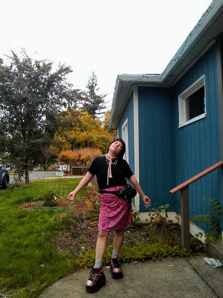 tinydeathz's tweet image. 💕 I’ve been going to treatment 5 days a week, 6 hours a day, practicing and learning effective coping strategies - mostly derivatives of CBT, DBT, and ACT. If anyone wants to message me and talk about coping stuff plz do!! #recovery #DID #DBT #PTSD #selfcompassion