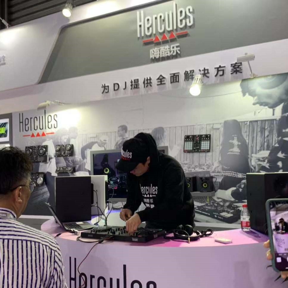 herculesaudio's tweet photo. π’ Last day at the China Music Expo to mix with Hercules! π΅ Discover our DJControl Inpulse 300 and his little sister the DJControl Inpulse 200 and our DJControl Starlight at booth # N1A01! β¨ππ #BecomeADJ #MixOnTheMove #MixEasy https://t.co/5opwhA1i0q