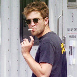 ultragloss's tweet photo. today’s vibe is kristen stewart keeping robert pattinson’s “get off my dick” shirt after their breakup and cutting it into a crop top https://t.co/wuUng9twzY