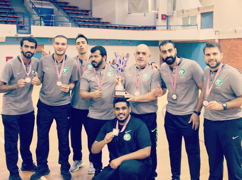 إلى البحرين وبإذن الله نرجع وحنا متأهلين للنهائيات آسيا دعواتكم لنا بالتوفيق 💚🇸🇦
#أخضر_الصالات