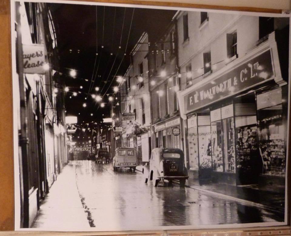WexfordHub's tweet image. South Main Street, Wexford. When #Woolworths was there instead of #Penneys. From James Busher. #Wexford #Ireland