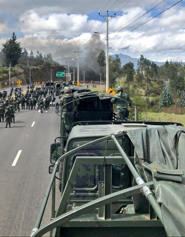 babadmerchan's tweet image. ATENCIÓN: convoy militar recupera y habilita la Ruta Viva y extensión de Pifo a Sangolquí. #QuitoEsPrimero #QuitoExigePaz