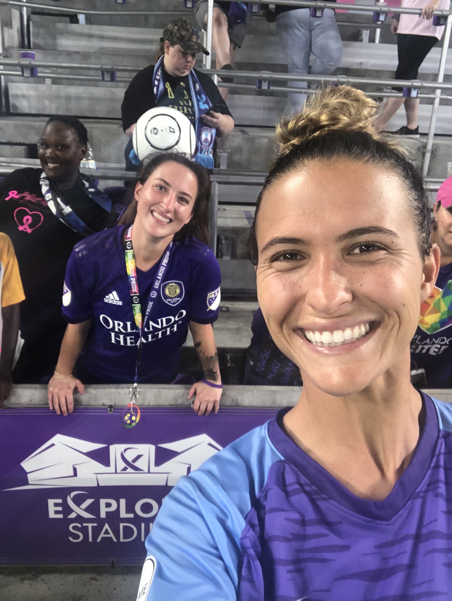 Love watching her play! 2nd time meeting her, she’s so sweet and so hot lol @Cars_Pickett16 https://t.co/mvJsgQJby1