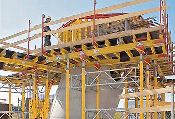 PERIgroup's tweet image. The outside of the #Galileo #satellitecontrolcentre in Germany resembles a medieval fortress. #Workingplatforms with table modules and MULTIPROP towers were used. At the #PERI assembly hall, the 3D formwork elements were accurately assembled.