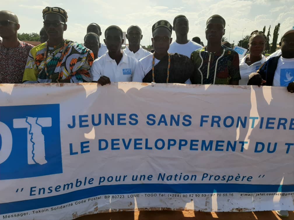ASSOCIATIOJSFDT's tweet photo. La présence des Chefs Quartiers à Agoè pour le Gala du @MOUVEMENTJSFDT. Avec la remise de prix aux Vainqueurs
#BonJeu
#FairePlay
🏆🎉🥇🥅⚽ https://t.co/092ADYMfAy