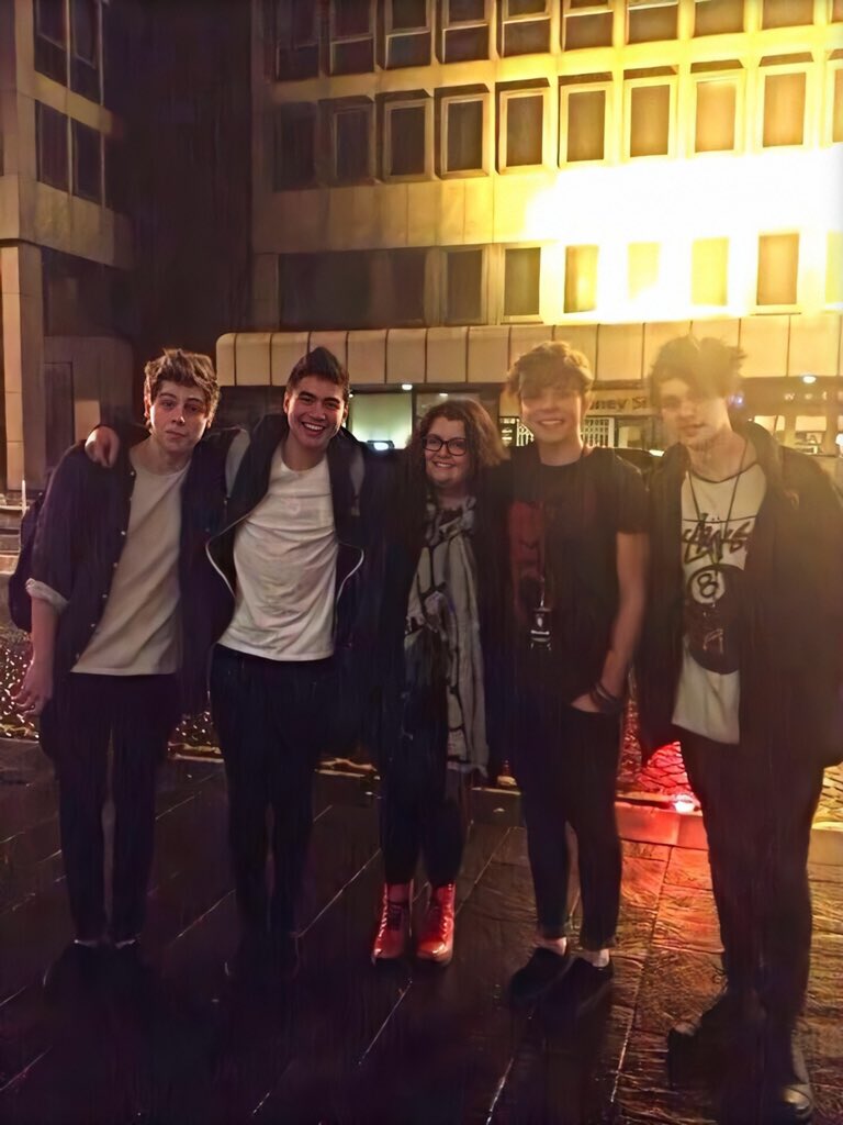 Can y’all BELIEVE this is what 5SOS (and I) looked like 6 years ago??????? How are these the same people as now ??????