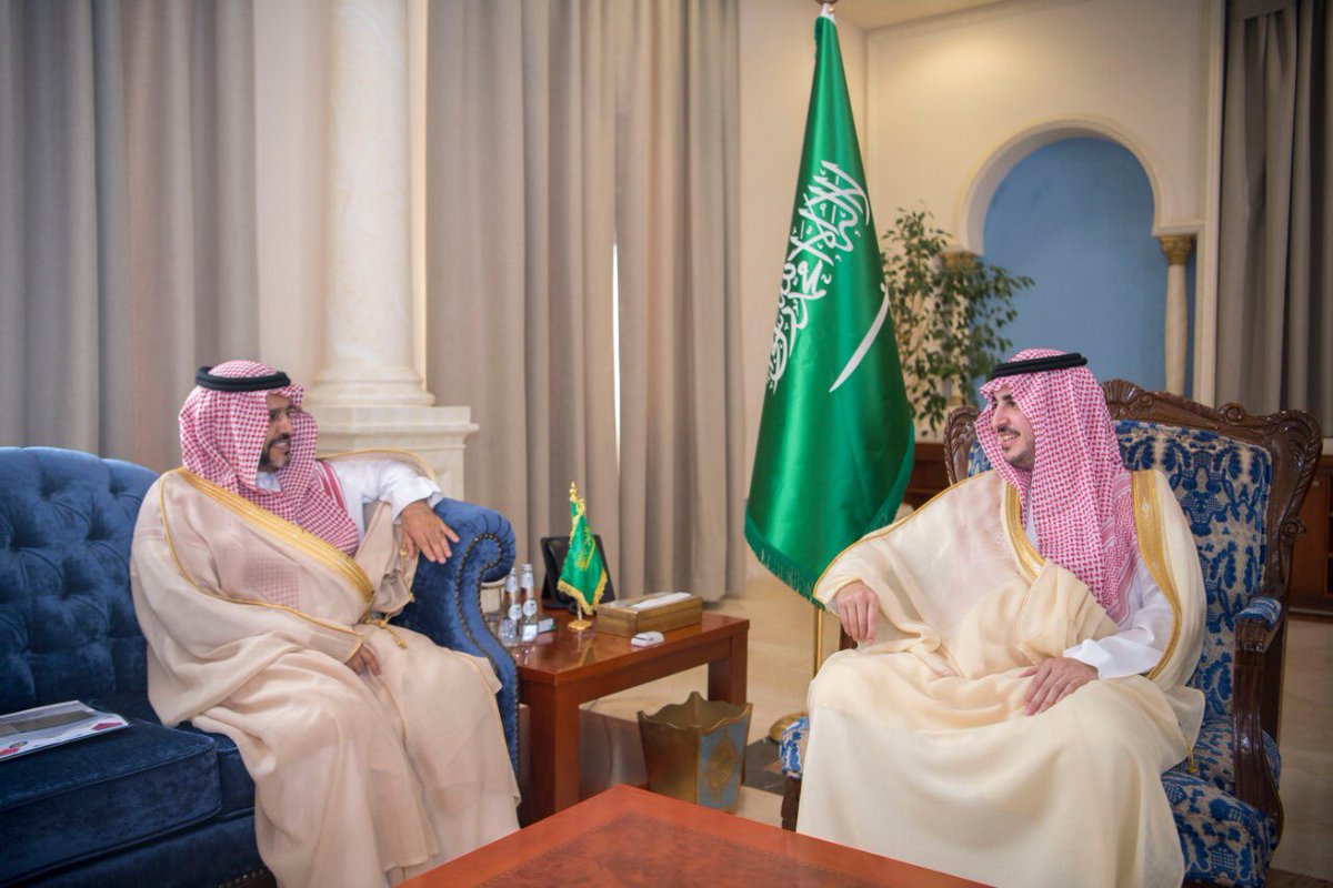 سمو #الأمير_فيصل_بن_نواف استقبل معالي مدير #جامعة_الجوف أ.د/إسماعيل البشري واطلع على تقرير فعاليات الجامعة بمناسبة #اليوم_الوطني وصحيفة جوف الجامعة.http://bit.ly/31bs7zN المركز الجامعي للإعلام والاتصال#علاقة_الجامعة_بالمجتمع#رؤية_السعودية_2030
