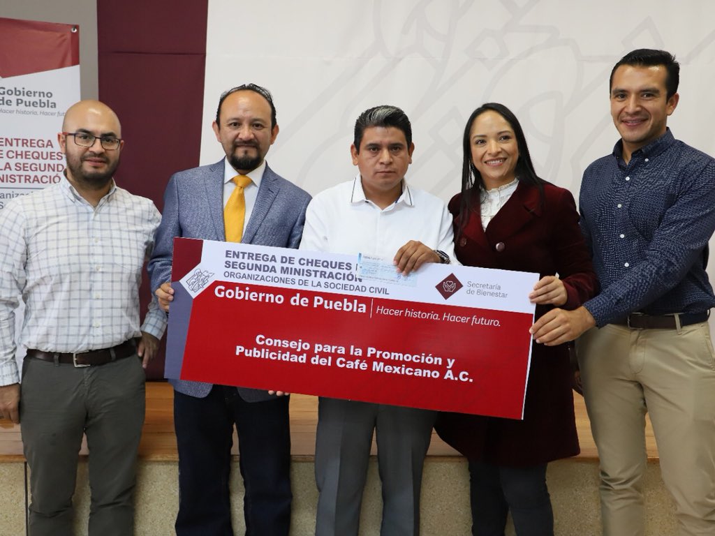 Secretaría de Bienestar (@bienestar_pue) on Twitter photo #CoinversiónSocial
La secretaria <a href="/LizSanchezSM/">Liz Sánchez</a>, entregó la segunda ministración para proyectos sociales ejecutados por asociaciones civiles, por un millón 550 mil 992 pesos.
#GobiernoQueSirvaALaGente #CoinversiónSocial
La secretaria <a href="/LizSanchezSM/">Liz Sánchez</a>, entregó la segunda ministración para proyectos sociales ejecutados por asociaciones civiles, por un millón 550 mil 992 pesos.
#GobiernoQueSirvaALaGente