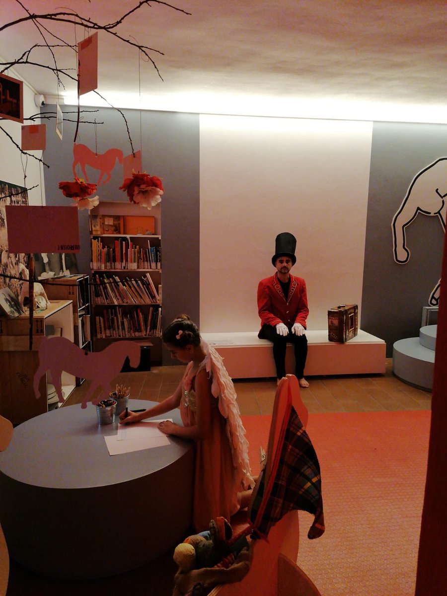 Lasciateci divertire! - F@Mu – Famiglie al Museo 

Una bella giornata al Museo! 
<a href="/famigliealmuseo/">F@Mu - Famiglie al museo</a> con la Fondazione Marino Marini per un pomeriggio dedicato a famiglie e bambini.

una performance coreografata da Laura Marini e la partecipazione dei giovani allievi di Fabula Danza