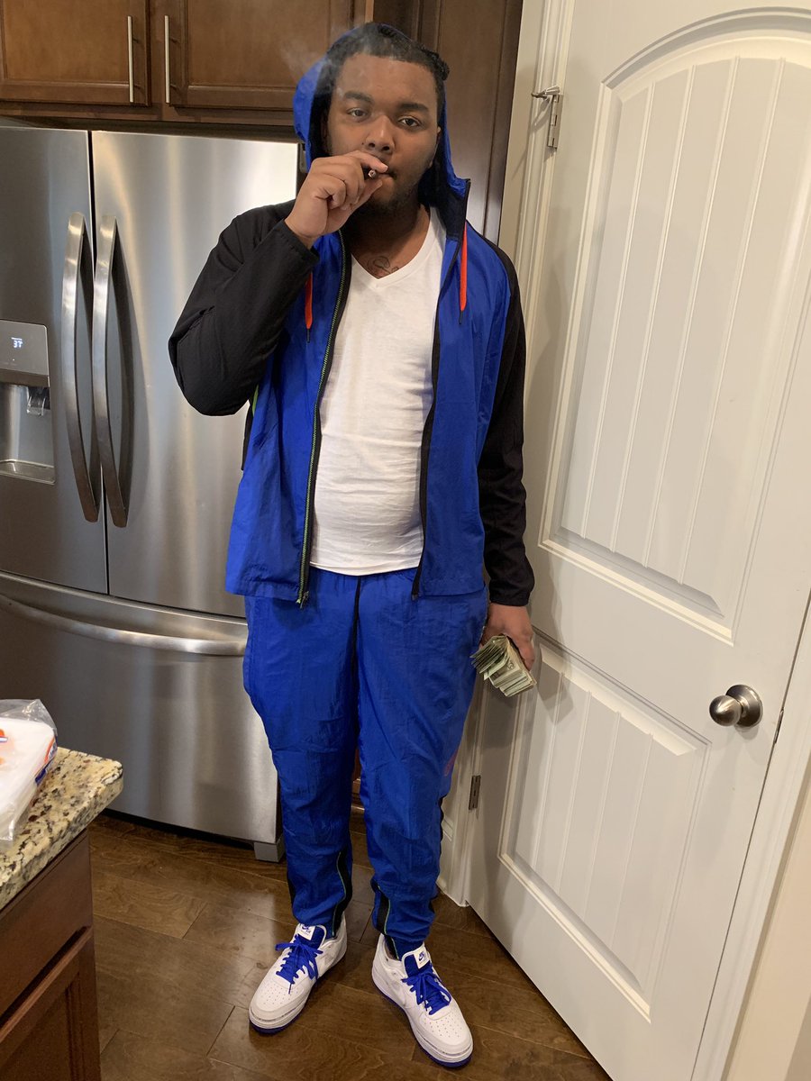 6o_viC's tweet photo. Iβm Just Putting On For My Niggas Dead ππΎ & Gone I Got Niggas Down The Rd Waiting To Come Home ππJust Blessed To C Another Year Court Dates More Important Than Our Birthday π
#LLMailMan https://t.co/ANSbwZ2P2w