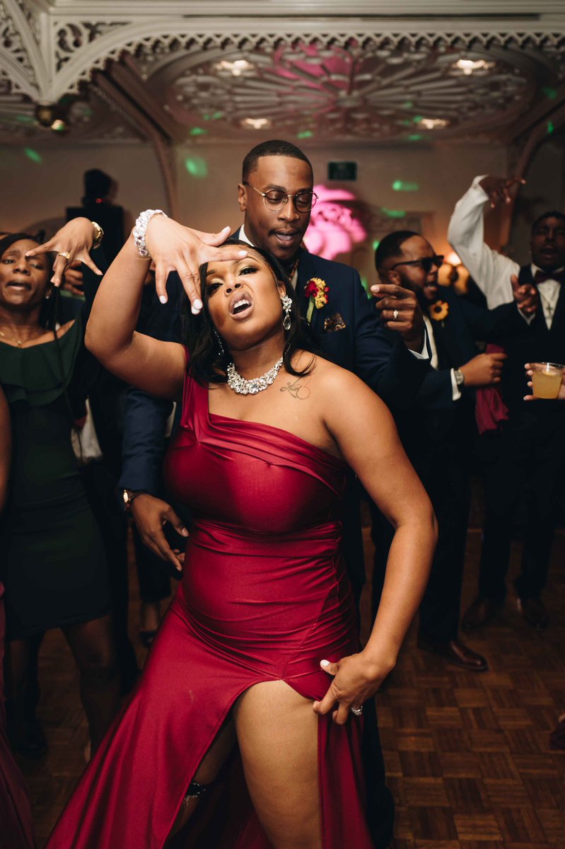 JHuesPhoto's tweet photo. Do NOT book ME for your wedding if you don’t plan on being THIS LIT! https://t.co/uUsIxZItER