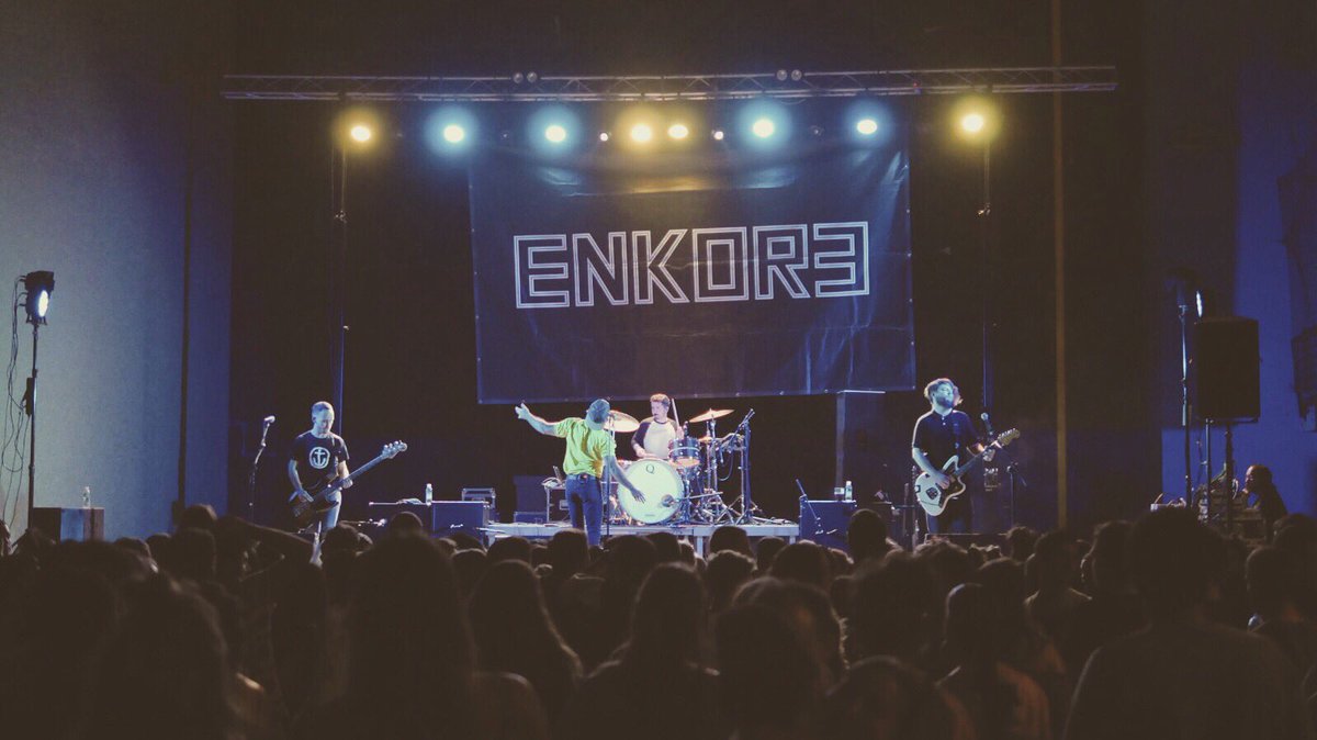 Enkorerock's tweet photo. ESKERRIK ASKO #Aginaga!
📸 @EnekoAjangiz 
#XTour https://t.co/Fl6GWGFP90
