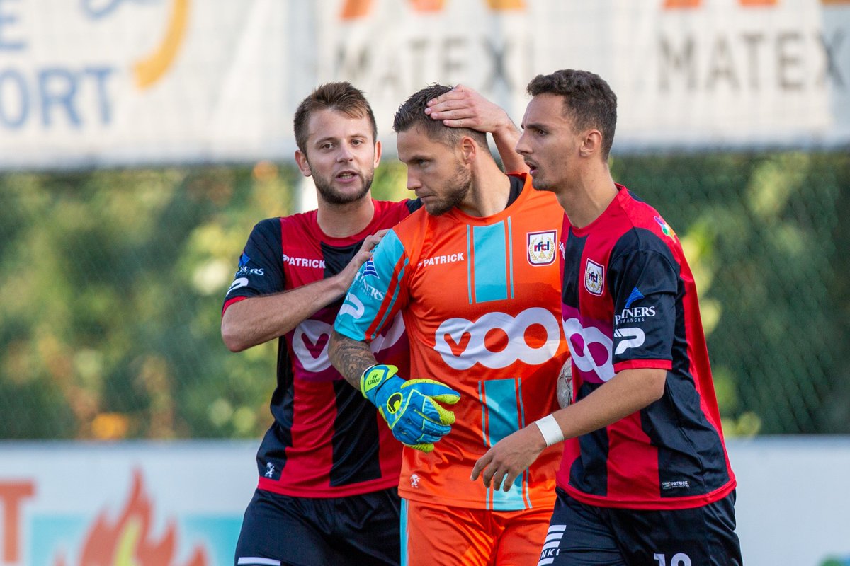 rfcliege's tweet photo. 🤚 Le #tournant du #match ! 🔴🔵 #RFCLWinkel 📸 #Marquet https://t.co/wIvA1dP57H