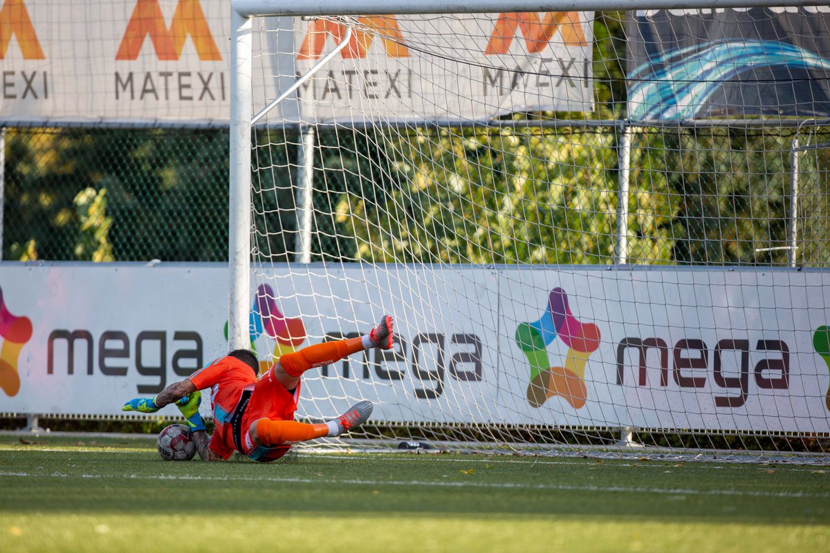 rfcliege's tweet photo. 🤚 Le #tournant du #match ! 🔴🔵 #RFCLWinkel 📸 #Marquet https://t.co/wIvA1dP57H
