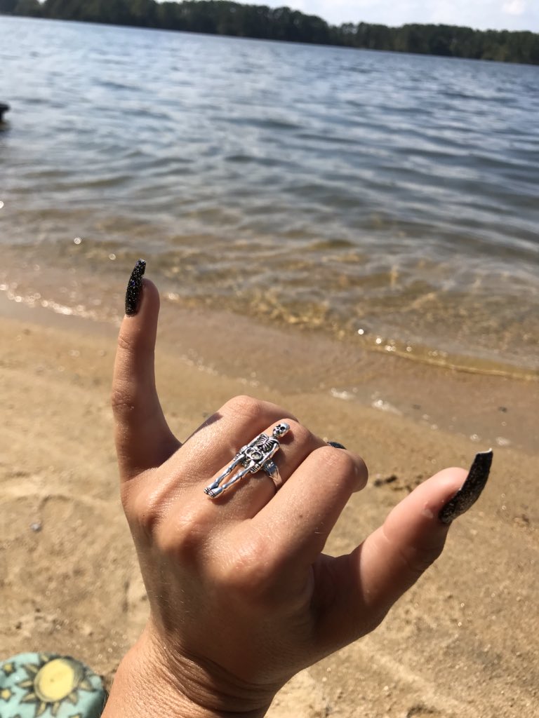 puttmeon's tweet photo. #shopsmall this fall with Putt Me On 🕷🧡✨
https://t.co/J2BMdlTwhU
#spookyjewelry #halloween #witch #supportsmallbusinesses #shoplocal #handmadejewelry #skeletonring https://t.co/dXofc5fK3d