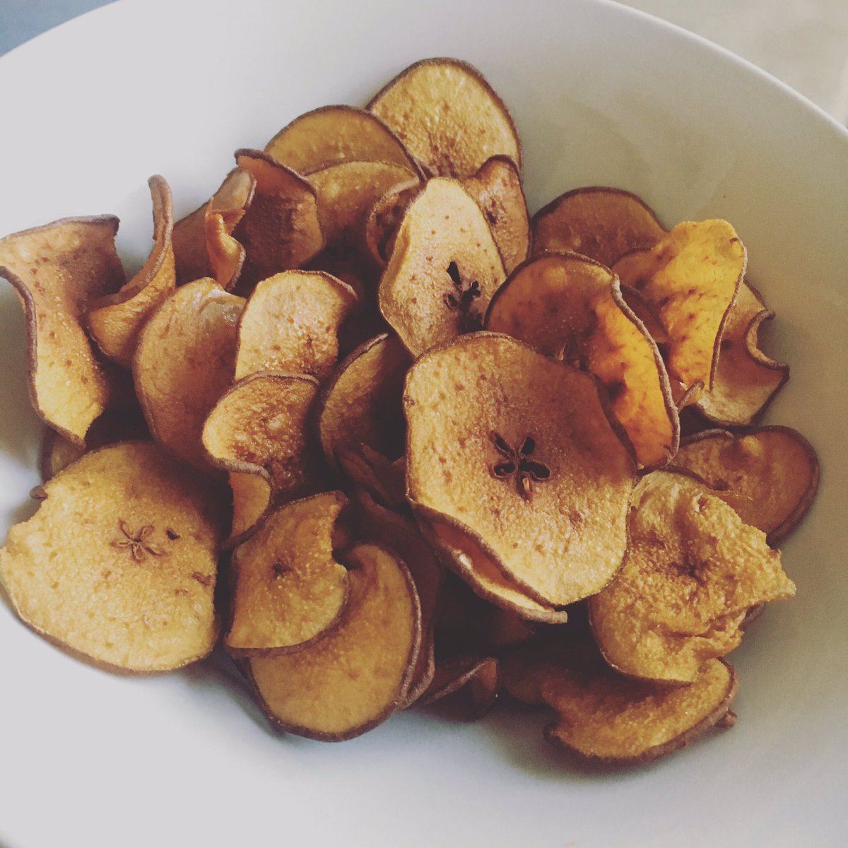 PlayAtHomeMama's tweet photo. More baking...today we have pear crisps! Healthy and delicious but took such a long time 😴
#AutumnBaking #Harvest #PearCrisps https://t.co/uJApkNZ8ie