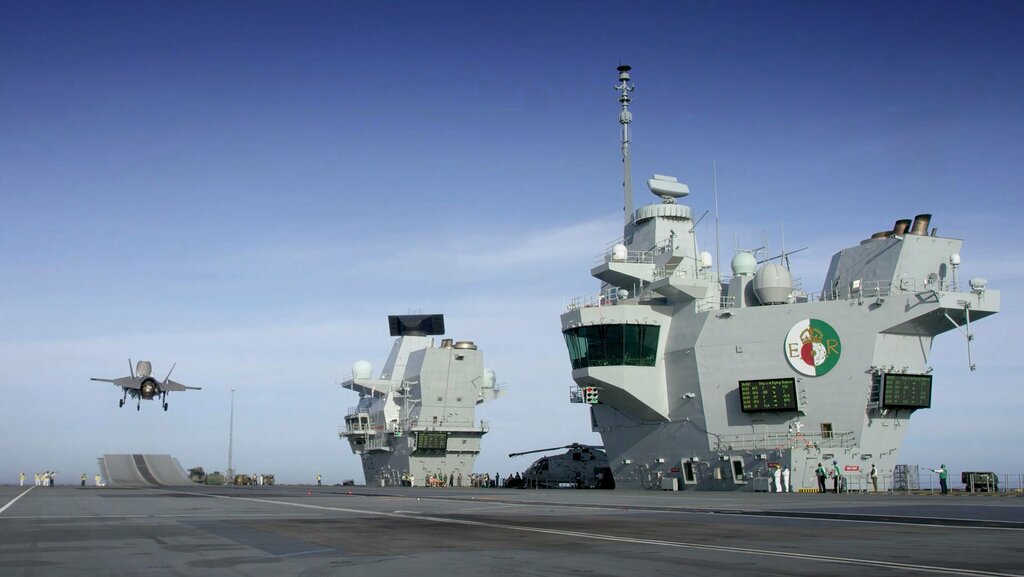HMS Queen Elizabeth with an F35B on WESTLANT18 [2509x1409] from /u/MGC91 at #WarshipPorn ➡ ift.tt/31atoHm