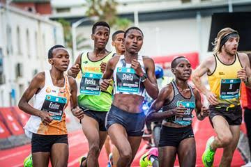 Nolene Conrad (@conrad_nolene) on Twitter photo 🔴Brigid Kepskei breaks the 16 year of marathon WR (2.14)
🔴Eliud Kipchoge makes history by running sub 2h marathon
🔴Stephen Mokoka becomes the first SA athlete to win the <a href="/Durban10k/">Durban 10K</a>
🔴SHIELA Chepkirui took 4sec off the SA all comers record 30.55
What an amazing weekend!!! 🔴Brigid Kepskei breaks the 16 year of marathon WR (2.14)
🔴Eliud Kipchoge makes history by running sub 2h marathon
🔴Stephen Mokoka becomes the first SA athlete to win the <a href="/Durban10k/">Durban 10K</a>
🔴SHIELA Chepkirui took 4sec off the SA all comers record 30.55
What an amazing weekend!!!