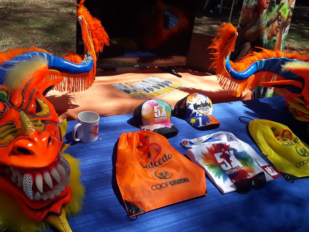 minoutavarezm's tweet photo. La cultura salcedense en el Festival Cultural Hermanas Mirabal, Salcedo 2019, engalana los jardines de la Universidad @UNPHURD, celebramos la hermandad de nuestra gente.
¡Todo el colorido y el sabor de la provincia Hermanas Mirabal aquí! ❤
#HermanaMirabal #Salcedo https://t.co/qEVabqhm87