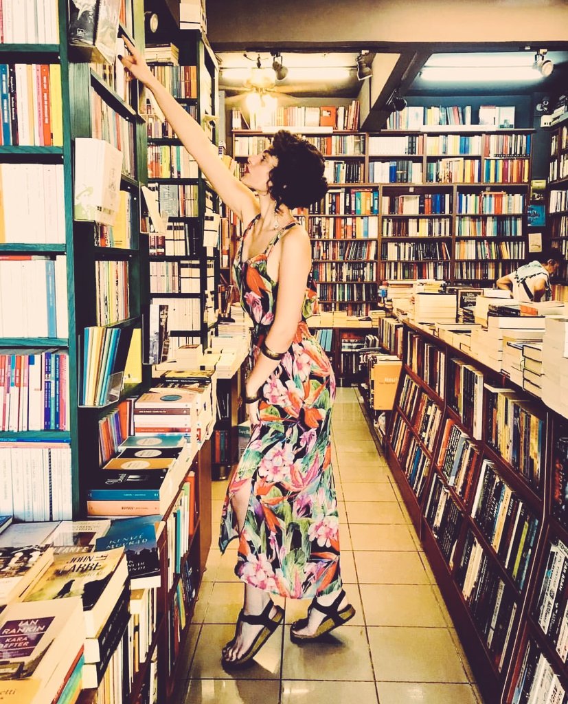 Bütün iyi kitapların sonunda
Bütün gündüzlerin, bütün gecelerin sonunda
Meltemi senden esen
Soluğu sende olan
Yeni bir başlangıç vardır

#EdipCansever 
#kitap #okuyorum 
#kitapcenneti #kitapokuyalım #kitapokuyor #kitapönerisi #kitapdiyarı #MaviAyrac
#kitapokuyalım 
#IyiGeceler