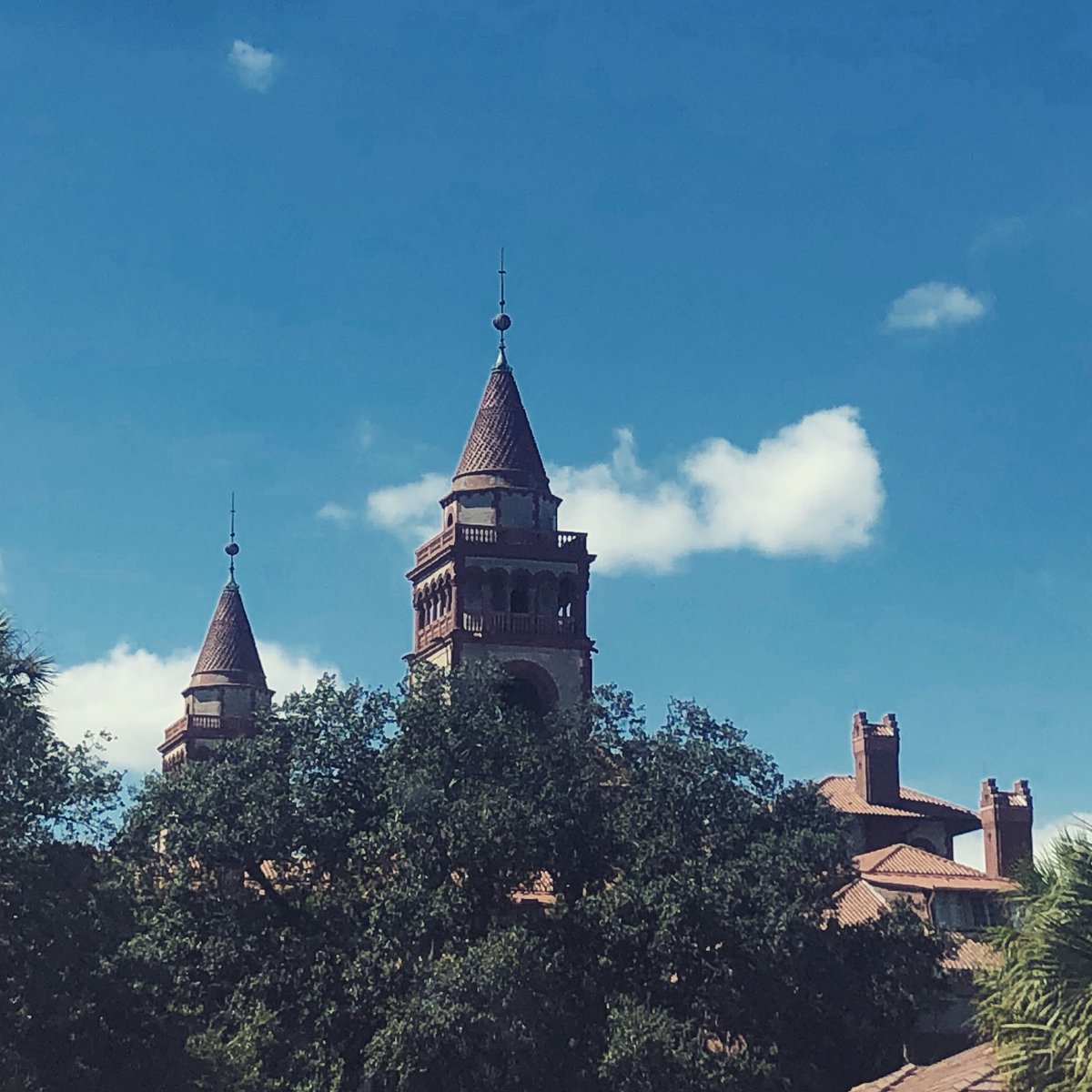 CruiseVlogs's tweet image. #flaglercollege standing above the trees #historicstaugustine #cruisingwithchristine