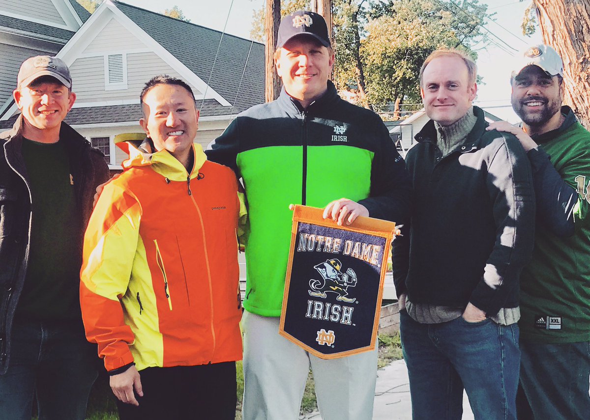 andrew_rajec's tweet photo. Go Irish! Beat USC! #hammesndbookstore https://t.co/nkxnU4t0lQ