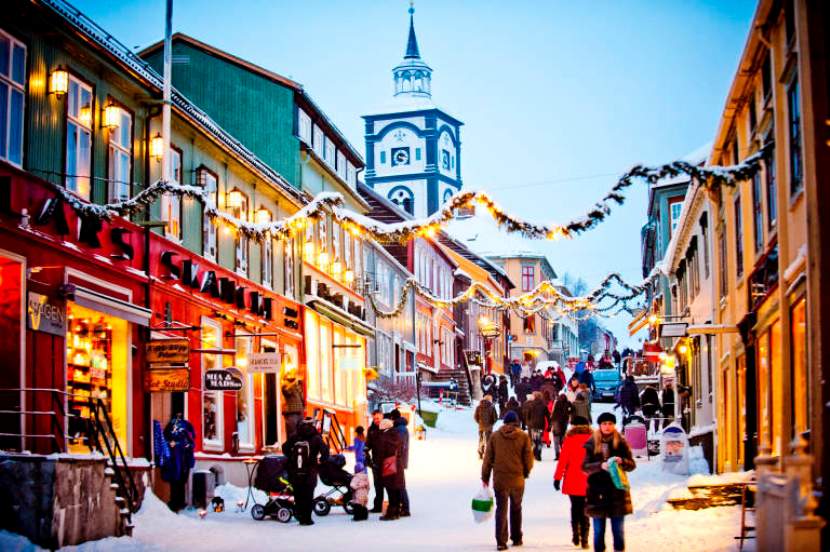 AbsolutValencia's tweet photo. Destinos donde vivir unas Navidades sorprendentes – Cuando se acerca el invierno, llegan el frío, las castañas asadas y sí, también la Navidad. La fiesta más famosa... https://t.co/EoCtIkCrua https://t.co/4HGLx2uwA2