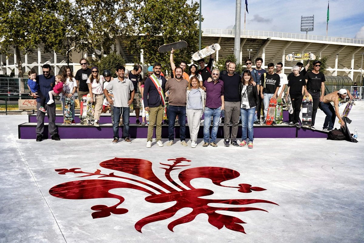 CosimoGuccione's tweet photo. L'inaugurazione del nuovo #SkatePark a Campo di Marte è stata una festa splendida! Tanti ragazzi, bambini, famiglie...tutti a skateare 🙌

Grazie a chi l'ha pensato e a chi l'ha realizzato. E ora forza, che da quest'anno lo skateboarding diventa anche disciplina olimpionica! 🛹 https://t.co/DSYN2JUSkc