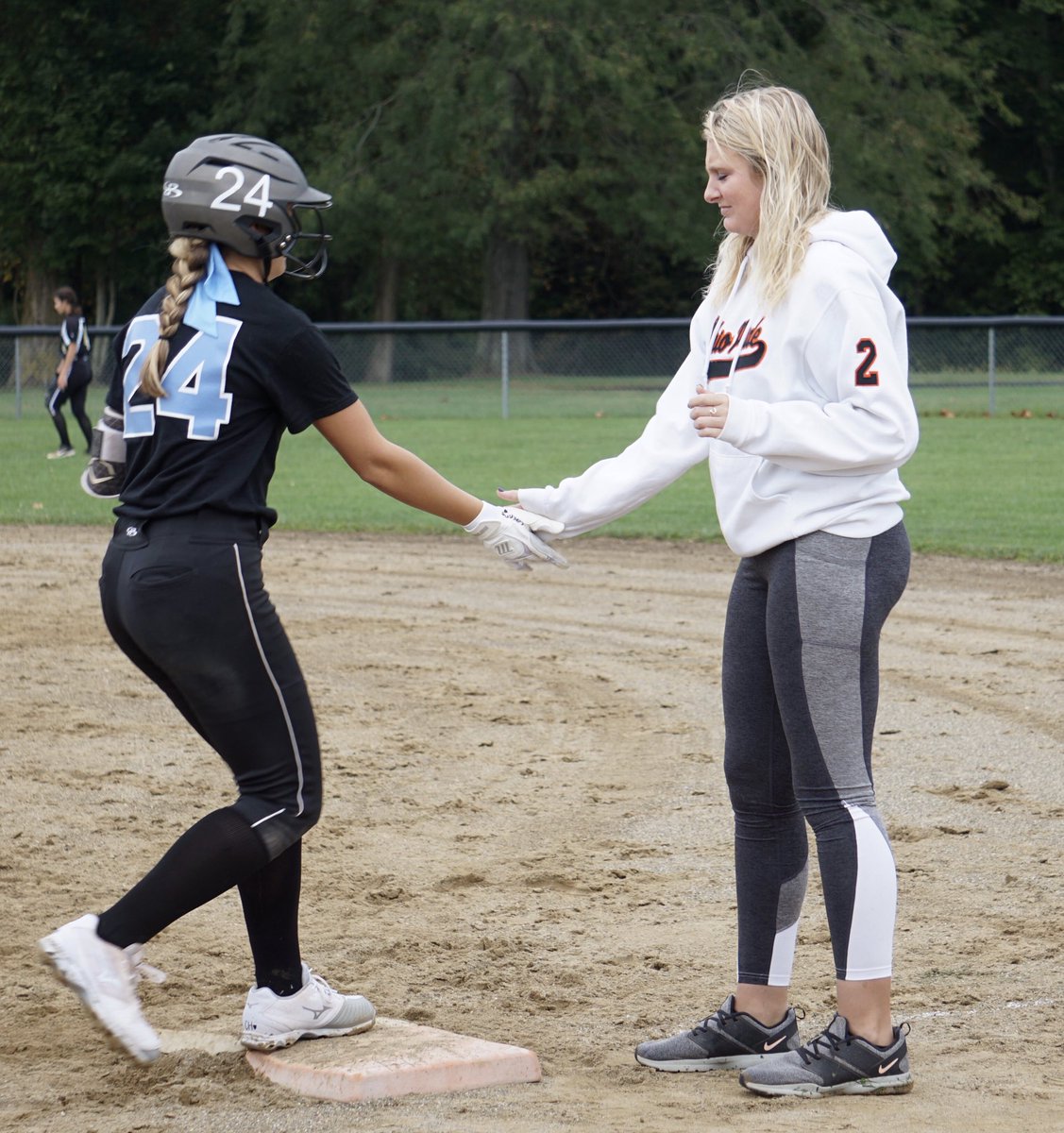 FastpitchOhio's tweet photo. You know you’ve done good when Coach @ASickafoose has a hand out for you on 1st! ✋🏻 https://t.co/uCzjXwlTDw