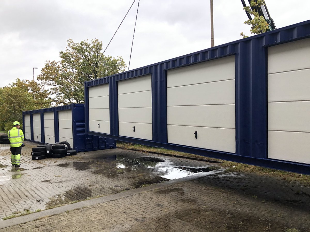 jdlogistik's tweet photo. Endnu et container-projekt👍
I fredags ankom nr. 2 ud af i alt 4 40′ containere. 
De 4 containere skal fungere som self-storage containere, med 4 individuelle rum pr. container 📦 https://t.co/bMZyXkLowv