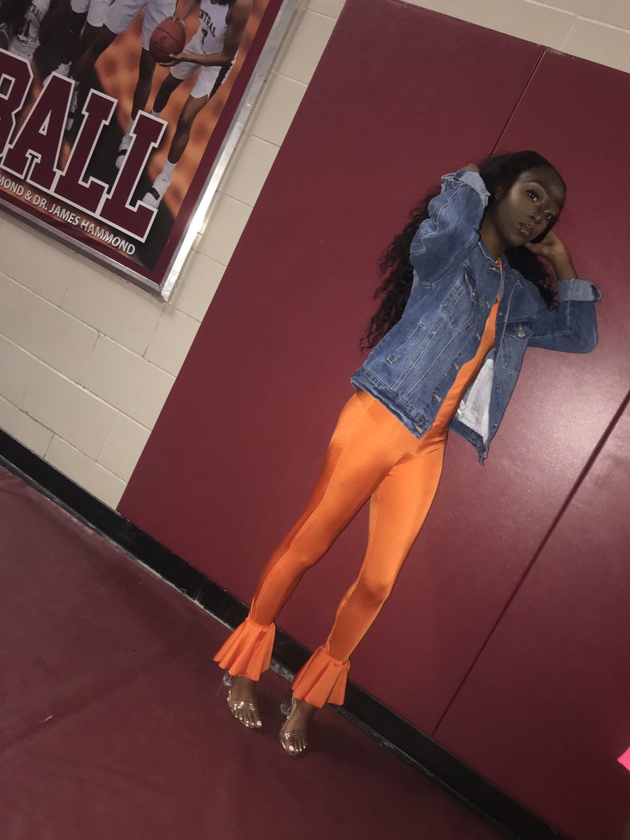 Isismaira2's tweet photo. Pretty and petite and she cocky just like me ๐คฉโค๏ธ #CSUHC2K19 #keyglock https://t.co/TdZHOcmiqT