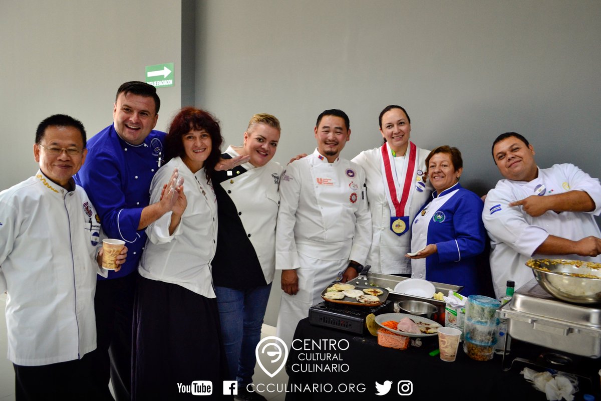 Gracias por su participación en este magno evento #CumbreMundialDeLideresCulinarios2019 en #Torreon #Coahuila #Mexico. Agradecemos al #ChefManuelPatiño y a la señora #CarmenEzperanza y a #ElSalvador  <a href="/nayibbukele/">Nayib Bukele</a> 🇸🇻👩‍🍳👌 Gracias!! 💙