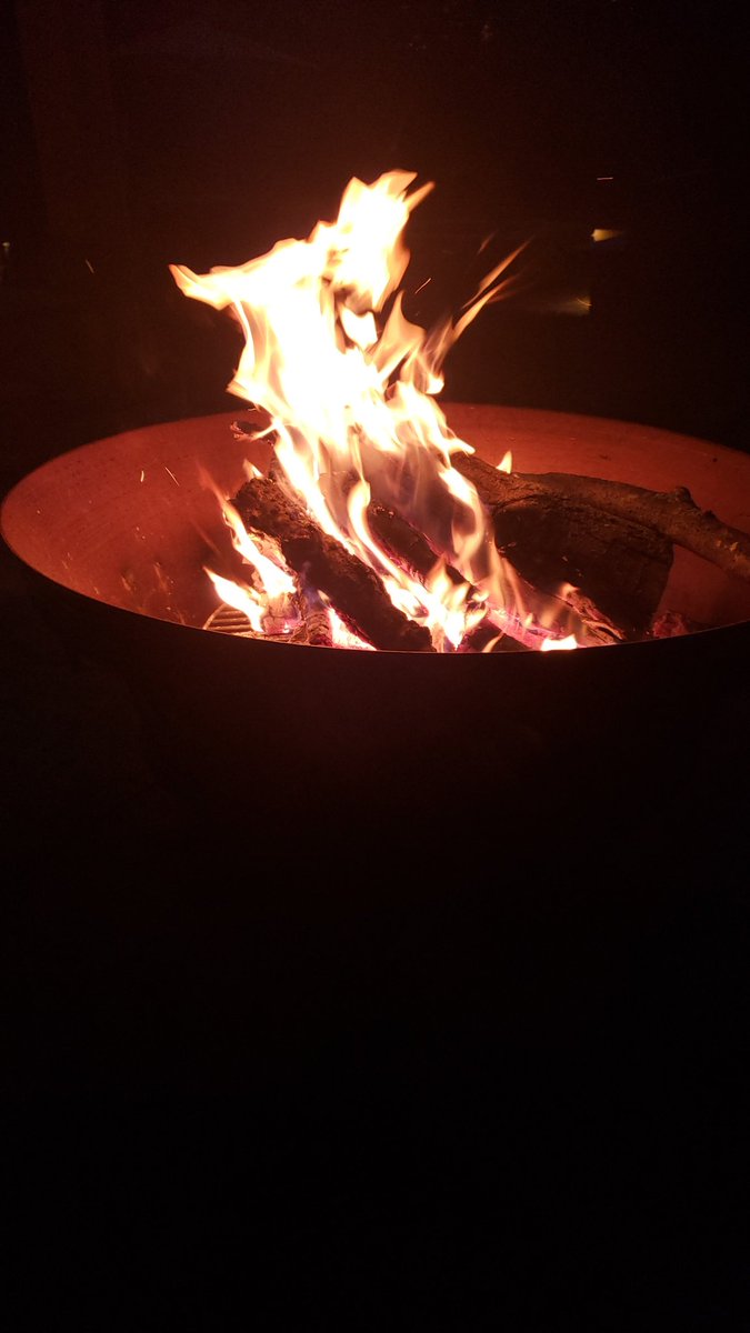 BauerDeuce's tweet photo. What a beautiful night for a little fire to stay warm https://t.co/IkqhkKdFfW